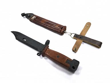Нож RK 6*4 с кожанным подвесом UTD тренировочный штык нож с ножнами фото, описание