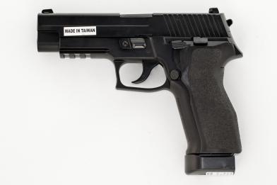 Страйкбольный пистолет KJW P226 E2 GBB CO2 черный KP-01-E2.CO2 фото, описание